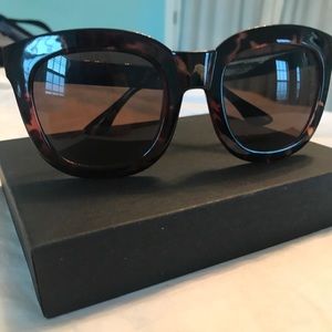 ⚡️FLASH SALE⚡️Isaac Mizrahi Tortoise Sunglasses